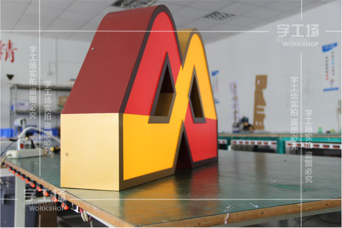 亞克力發(fā)光字燈箱特性是什么？