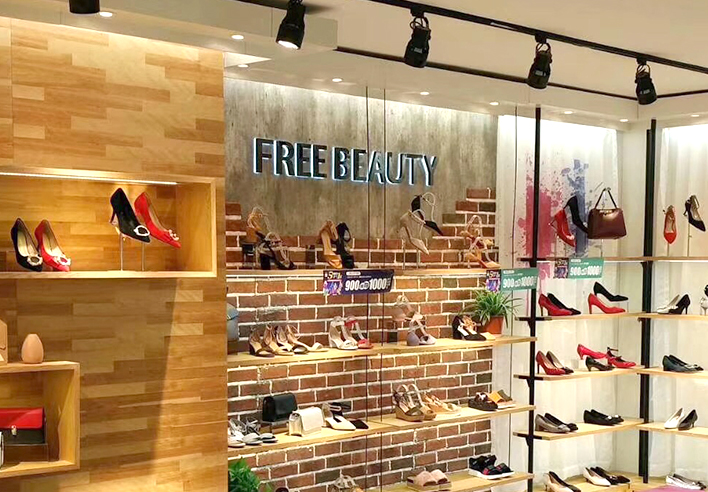 商店招牌對消費者的視覺刺激和心理影響是很重要的